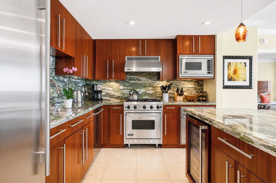 Full size stainless appliances and generous counter space support everything from quick bites to full vacation dinners.