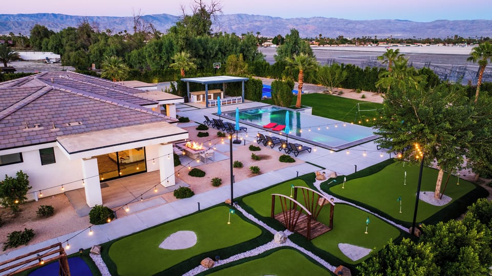 Never Leave!  Enjoy Pool, Spa, New Pickleball Ct, Golf, Grass Volleyball Ct