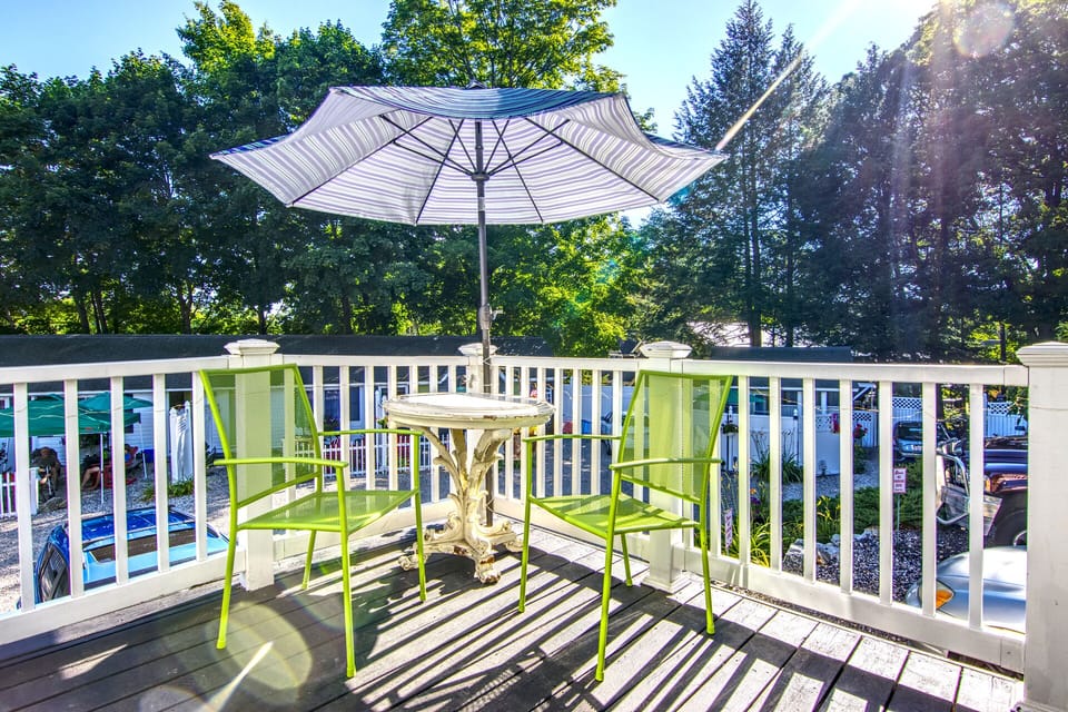 Deck w/ seating
