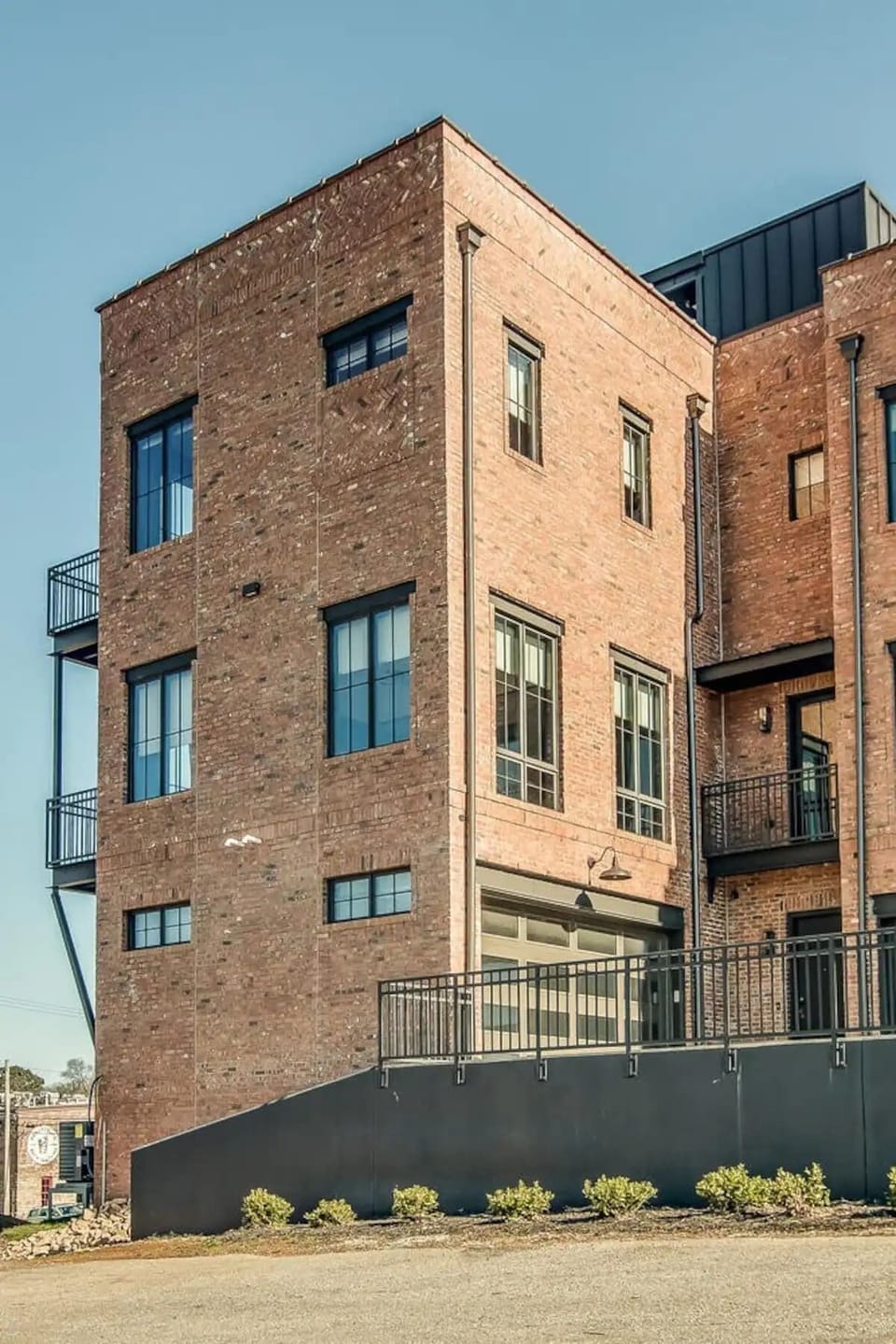 End home with incredible views of Downtown