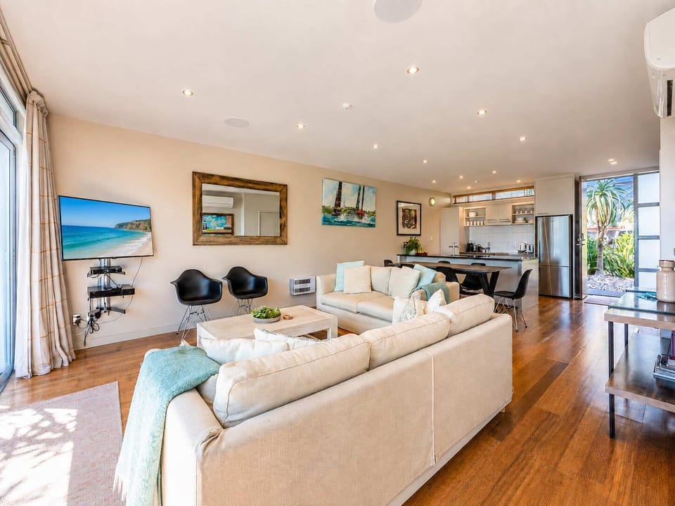 Living room with Smart TV and heat pump 