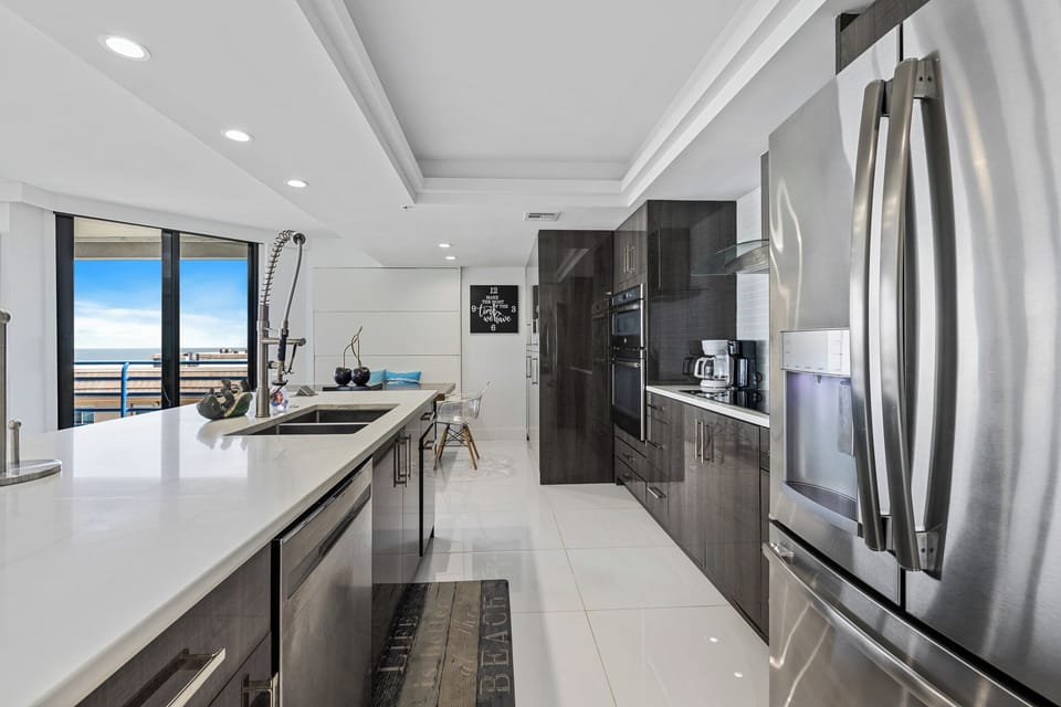 Fully equipped kitchen.