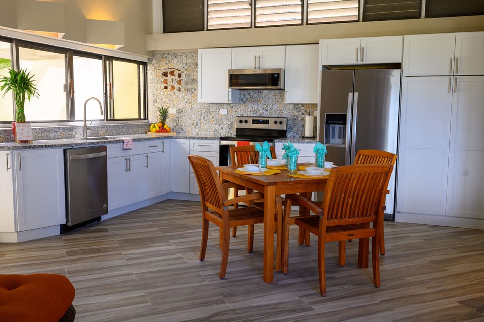 Dining Area (located in the kitchen)