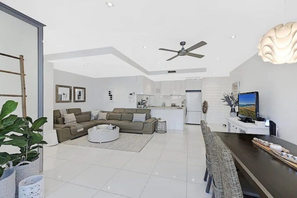 Lounge & Kitchen area