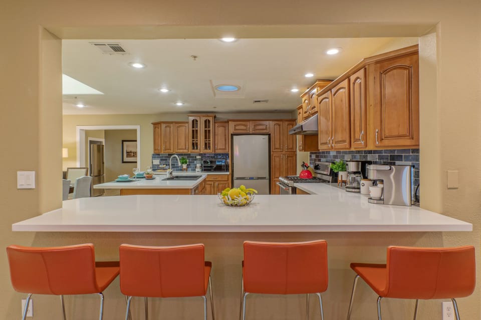 Breakfast bar is ideal for sipping morning coffee or evening cocktails.