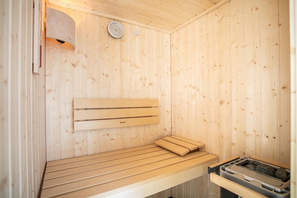 Sauna im Wellnessbereich im Staffelgeschoss mit Dachterrasse