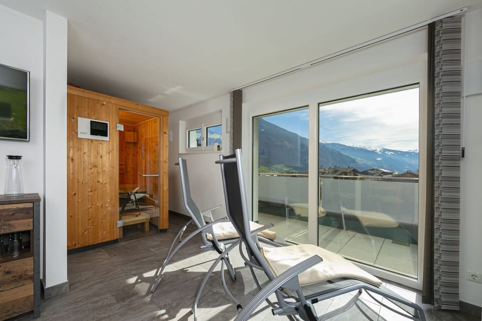 Sauna-Wellness-Bereich im 2.Obergeschoss mit Roof Top, Panoramablick 