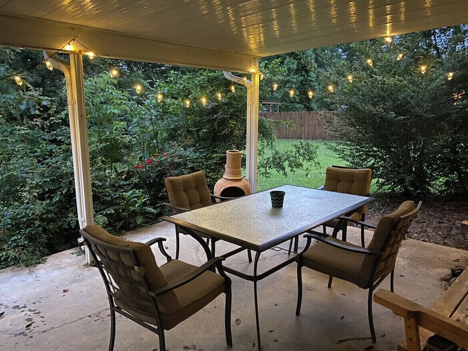 Outdoor dining