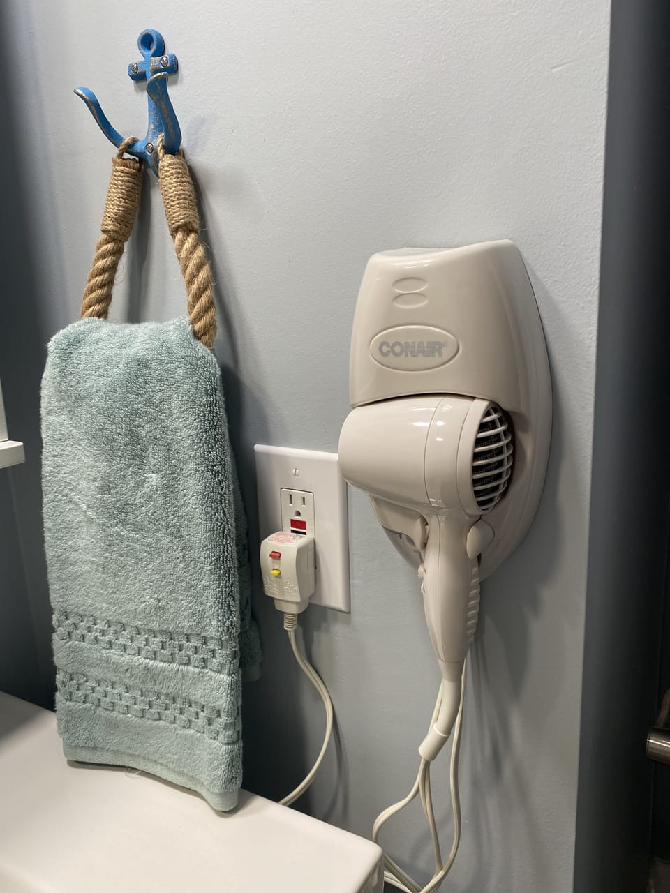 Hair driers in both bathrooms