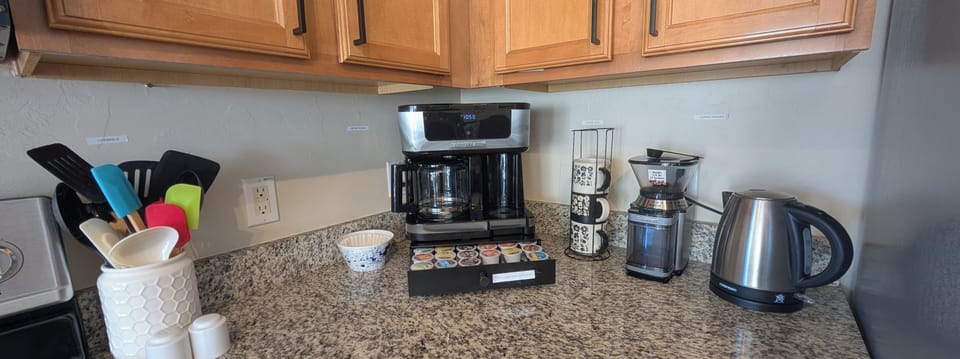 Coffee and tea bar