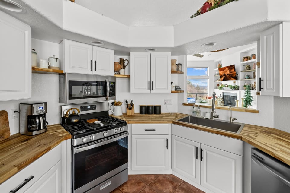Kitchen - equipped with everything you need to make and serve all meals.