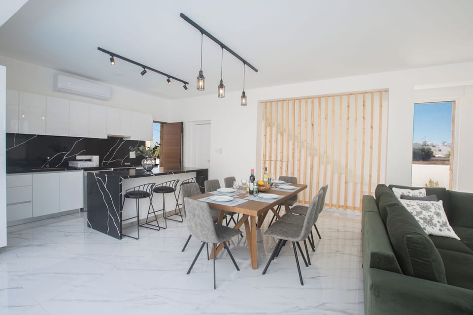Villa, 4 Bedrooms, Terrace, Garden View | Dining