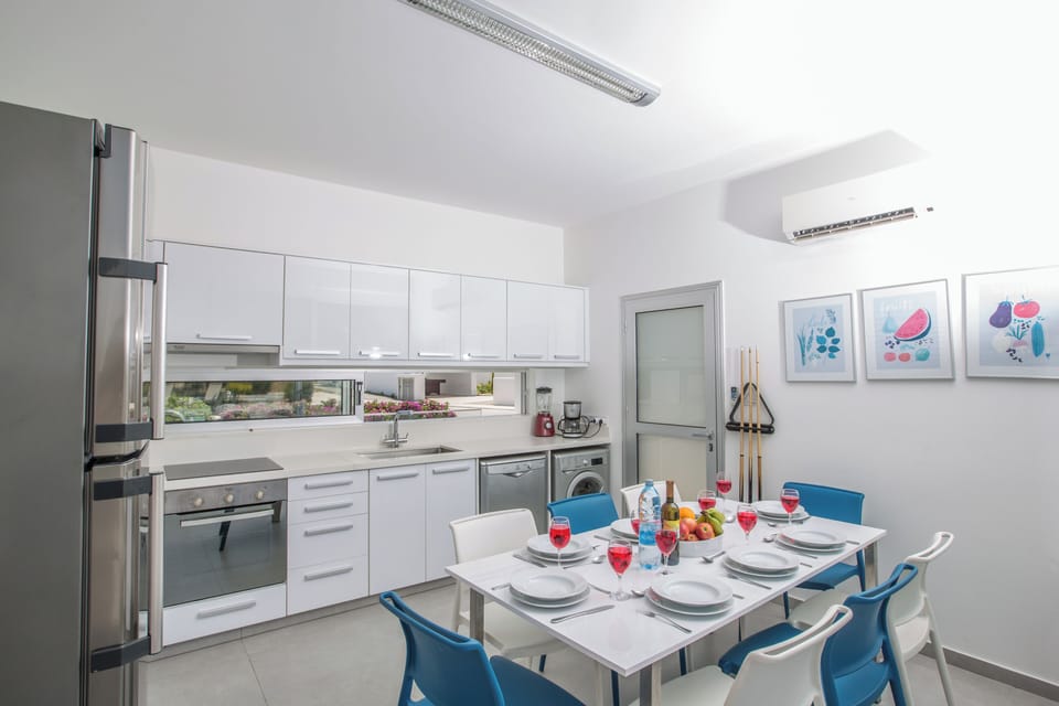 Villa, 5 Bedrooms, Private Pool | Dining
