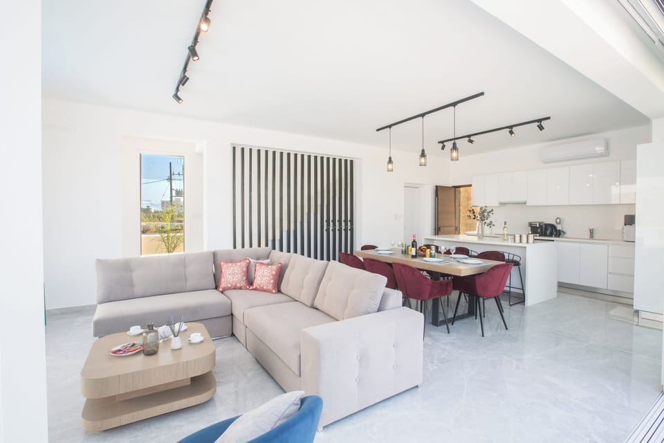 Villa, 4 Bedrooms, Private Pool, Garden View | Interior