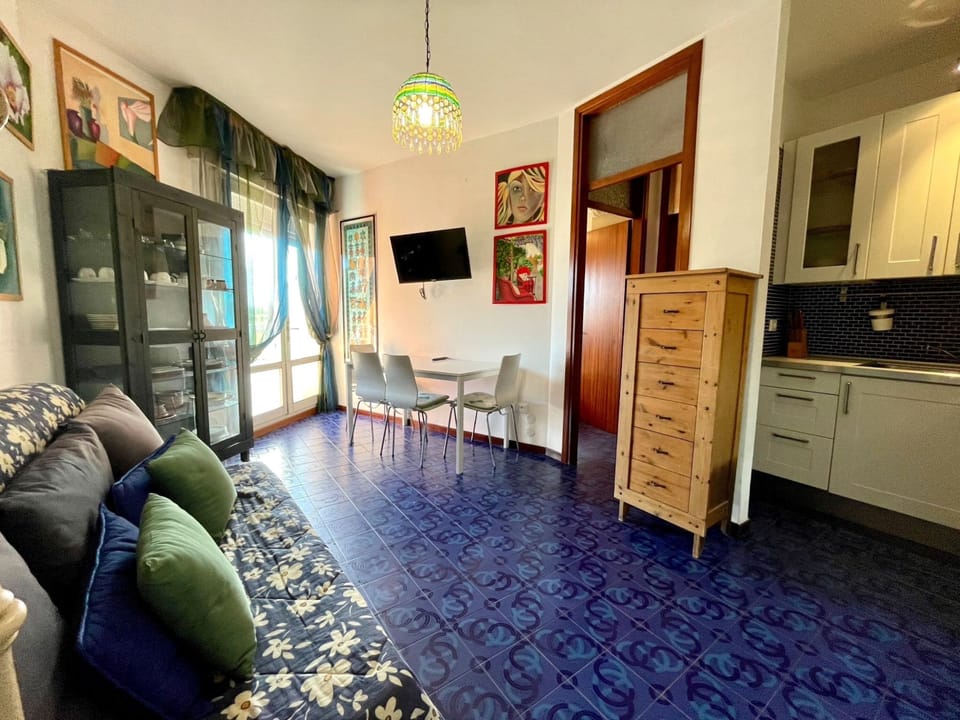 Apartment, 1 Bedroom, Balcony, Ocean View | Dining room