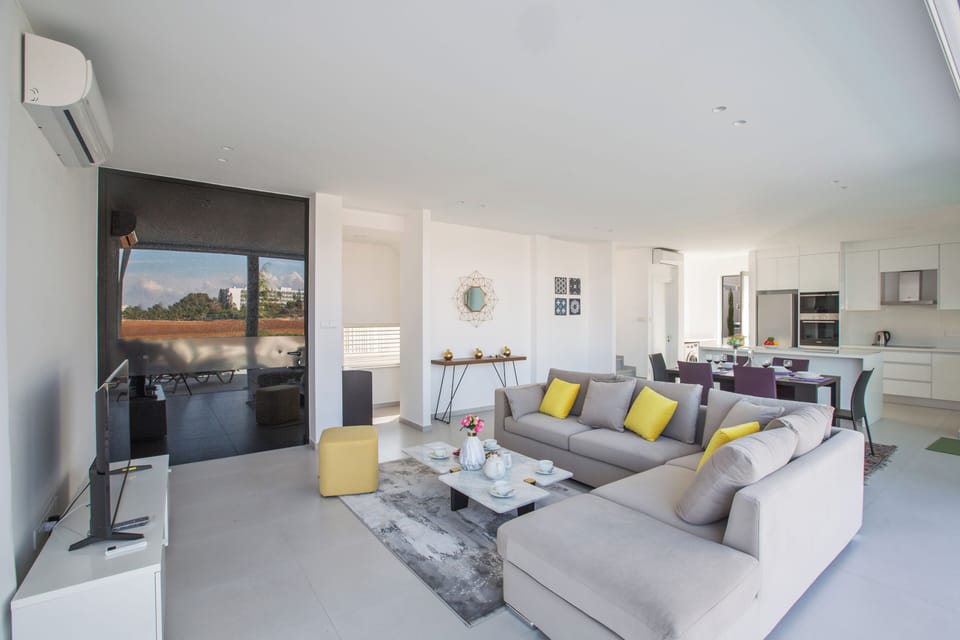 Villa, 3 Bedrooms, Private Pool, Pool View | Living room