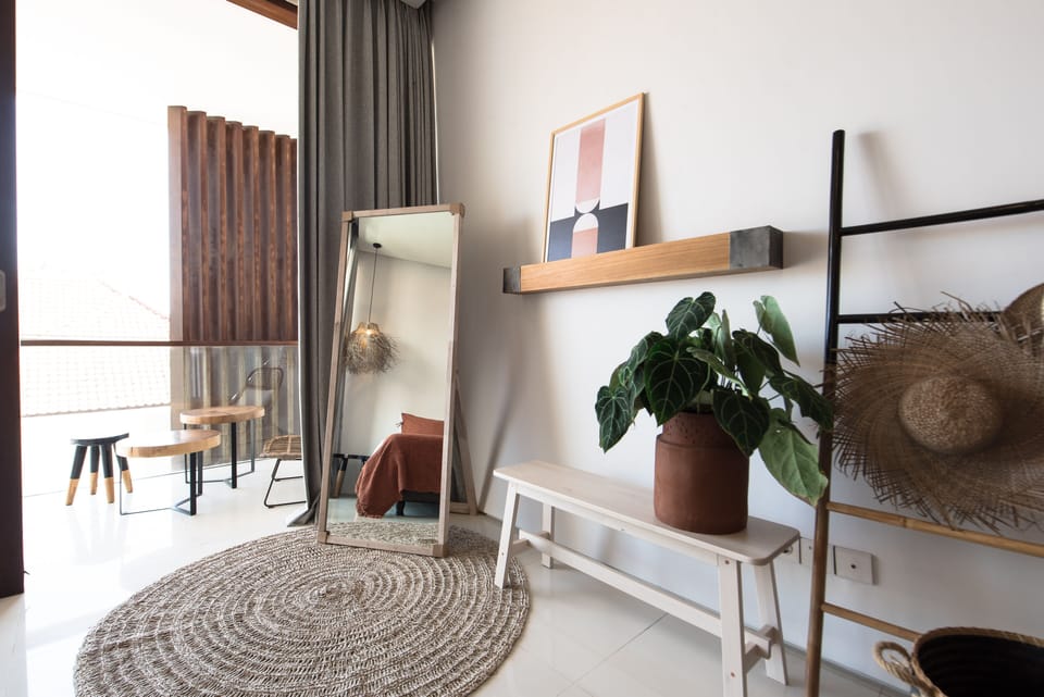 Suite, 2 Bedrooms | Living area | 1-inch TV with satellite channels