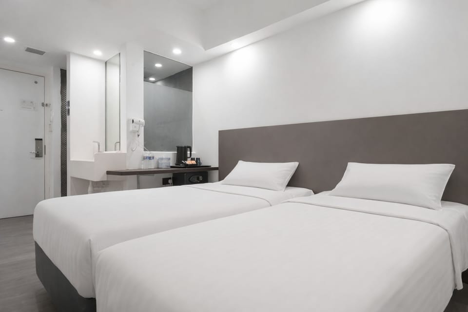 Night Use Only-9PM-8AM, Max 11 hours | Minibar, desk, laptop workspace, soundproofing