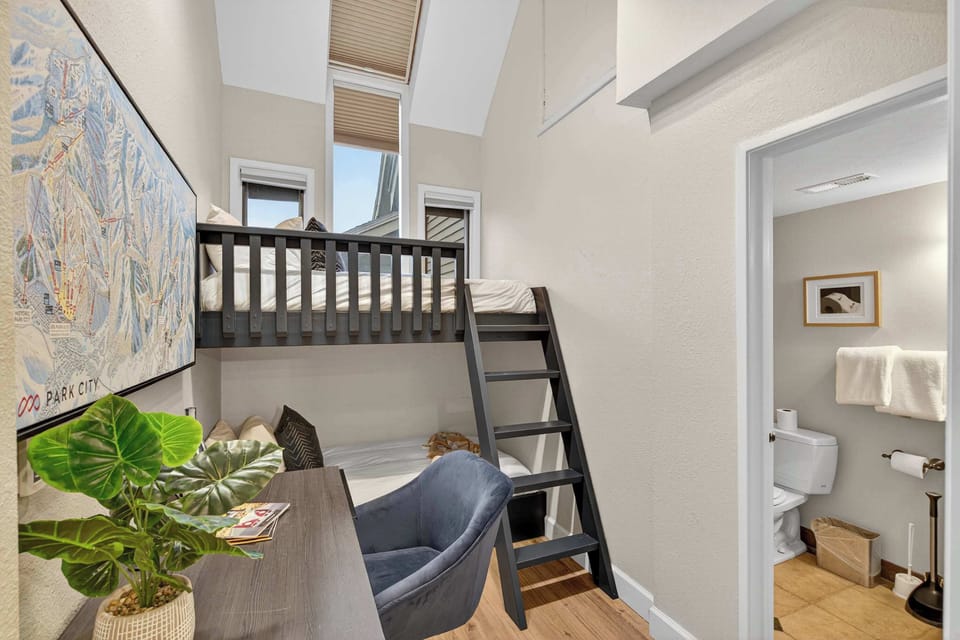 Flex bedroom with built-in twin over twin bunk, and desk space.