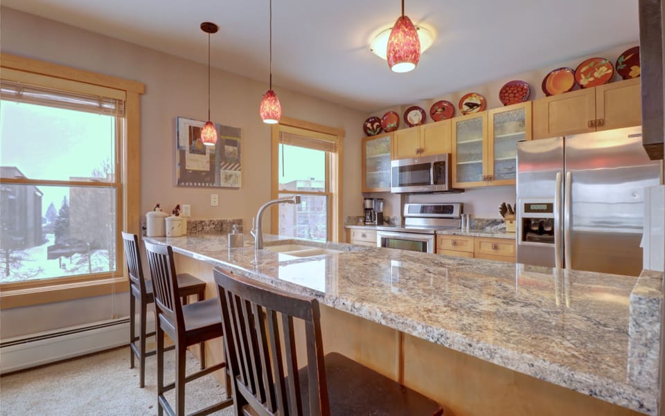 Condo, 3 Bedrooms | Private kitchen | Fridge, oven, coffee/tea maker, toaster
