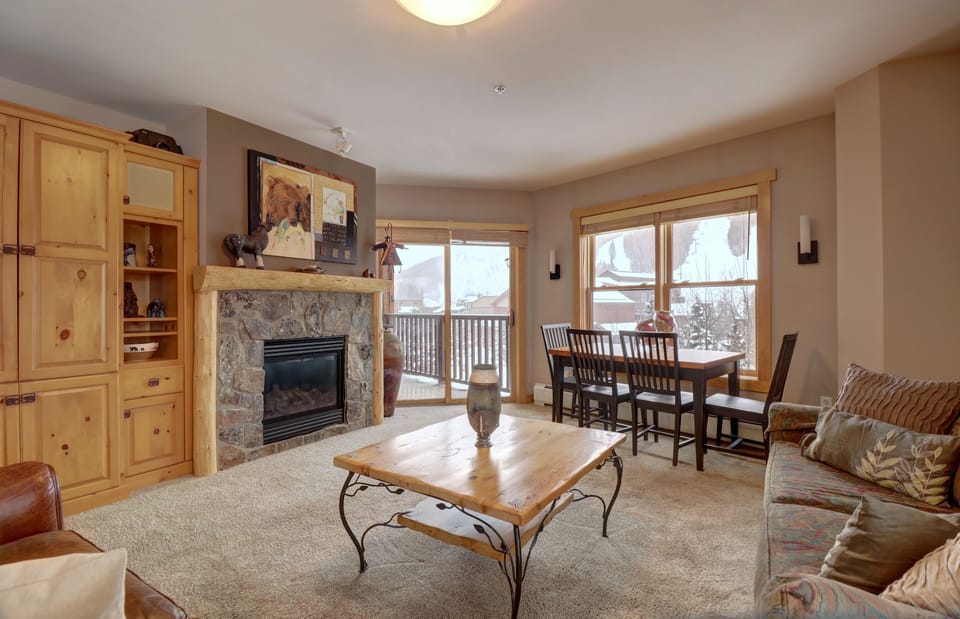 Condo, 3 Bedrooms | Living area