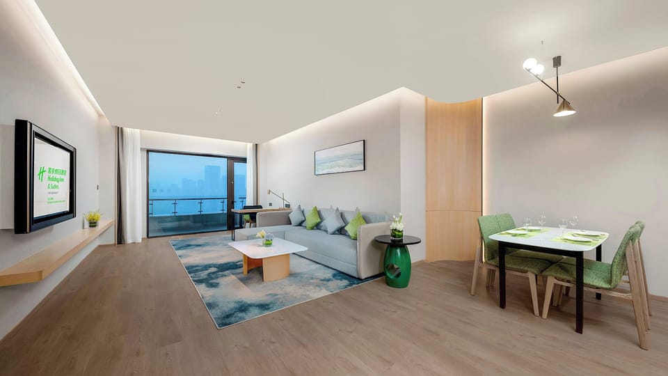 Studio Suite, 1 Bedroom | In-room safe, desk, laptop workspace, blackout drapes