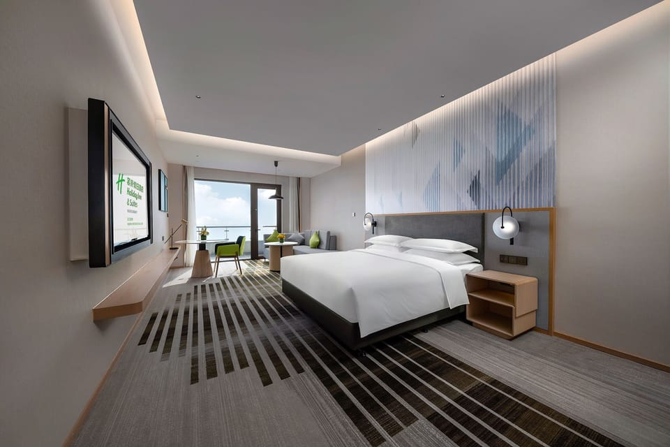 Standard Room | In-room safe, desk, laptop workspace, blackout drapes