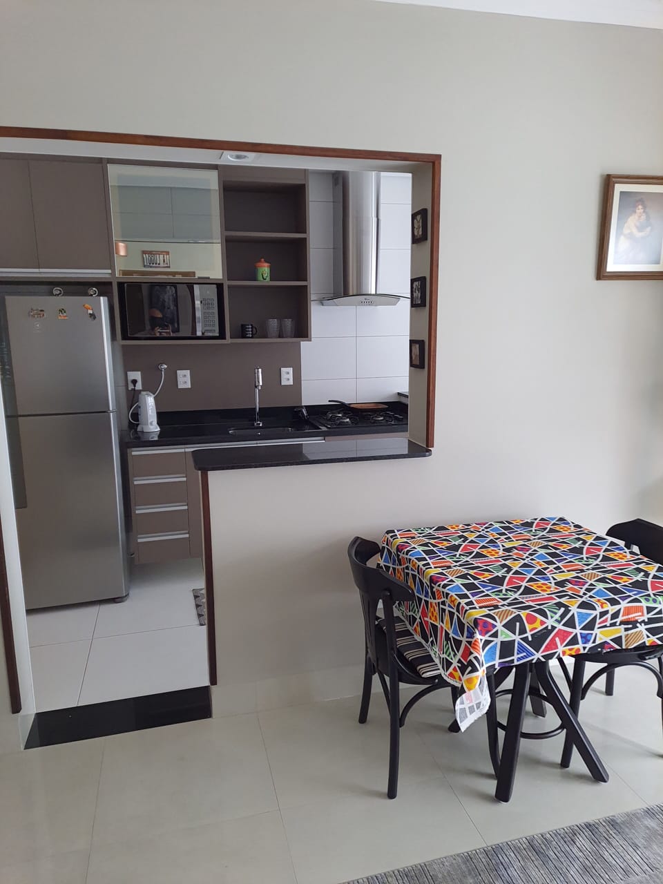 full kitchen and breakfast room 