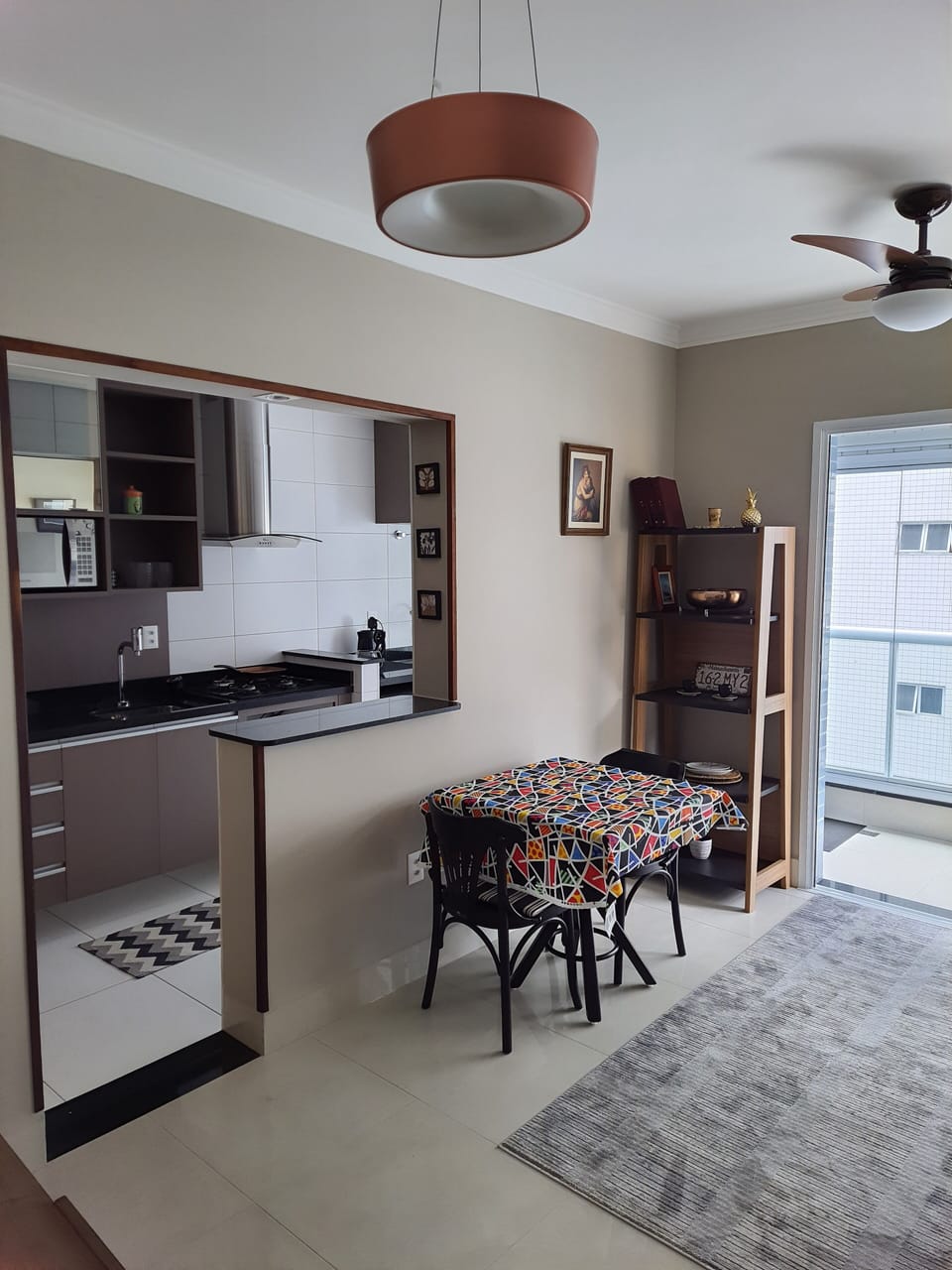 full kitchen and breakfast room 