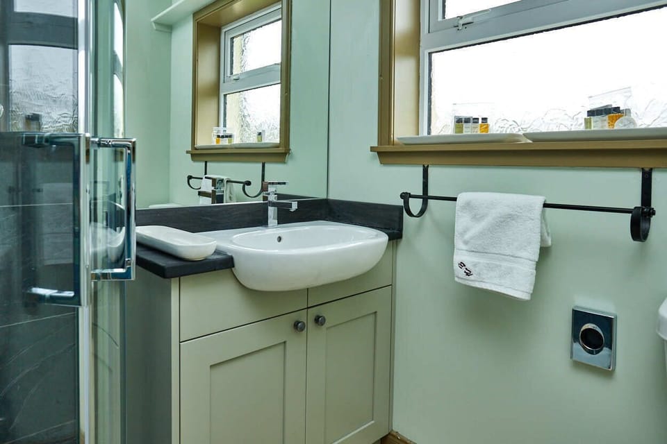 Cattleman's Bothy Shower Room