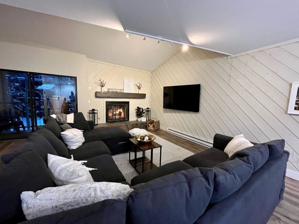 70 Inch Smart TV, fireplace, huge sectional with queen pull out, open to kitchen