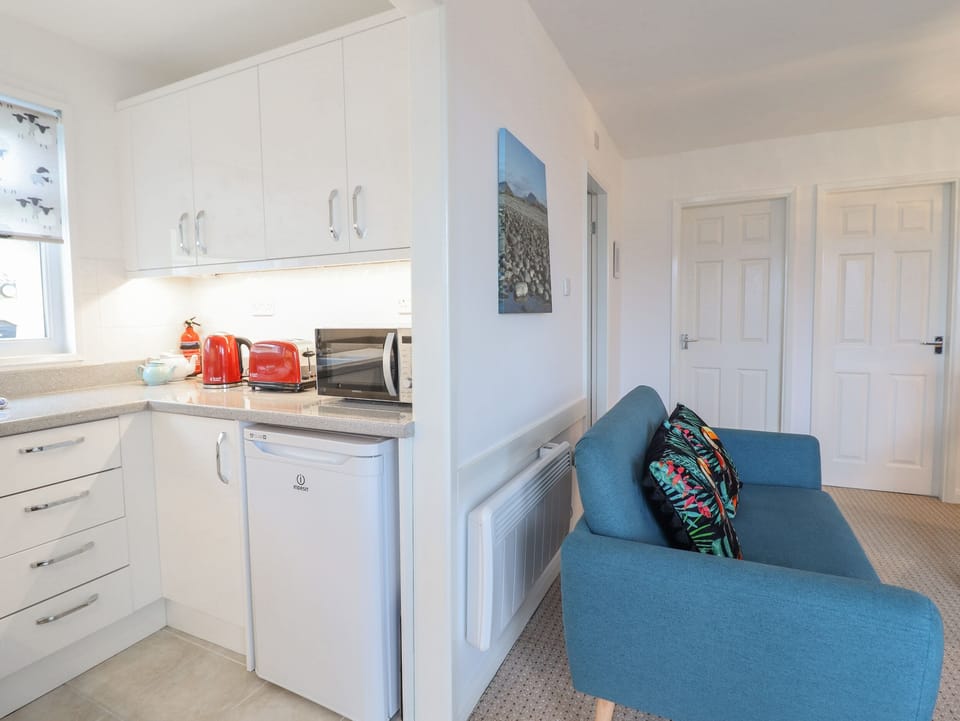 Cottage | Private kitchen | Fridge, microwave, dishwasher, electric kettle
