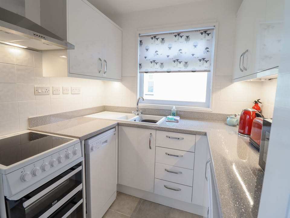 Cottage | Private kitchen | Fridge, microwave, dishwasher, electric kettle