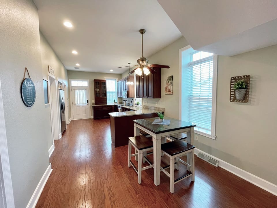 Kitchen table 