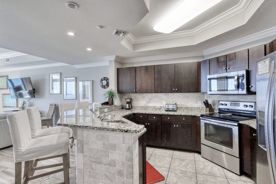 Oasis 1904, 3 Bedroom 4 Bathroom. 19th Floor. Sleeps 10. Managed by Island Rentals