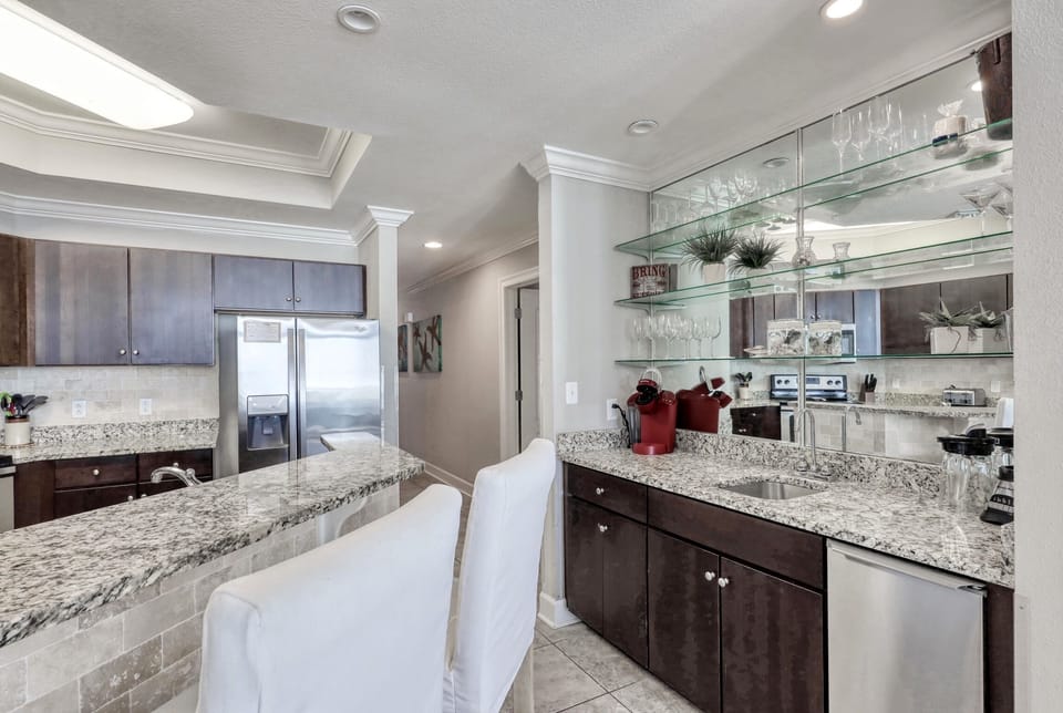 Oasis 1904, 3 Bedroom 4 Bathroom. 19th Floor. Sleeps 10. Managed by Island Rentals