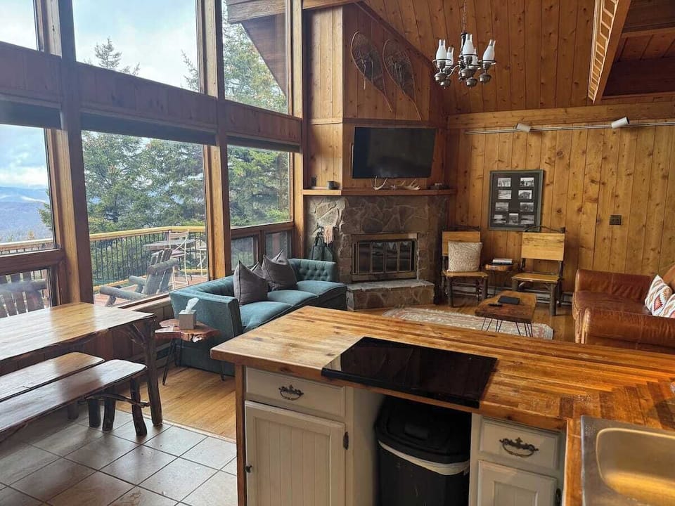 Middle Floor entry level Living, Kitchen Dining