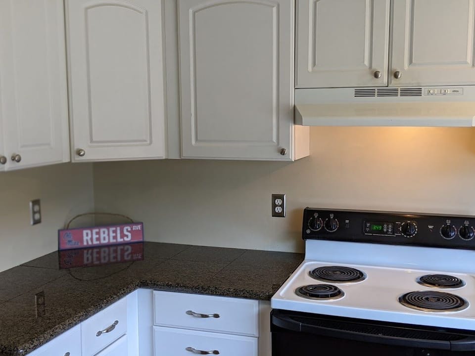 Kitchen area with stove!