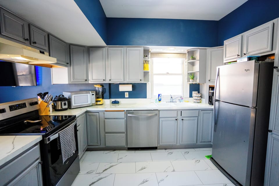 Full kitchen with breakfast bar, stainless appliances and cooking basics.