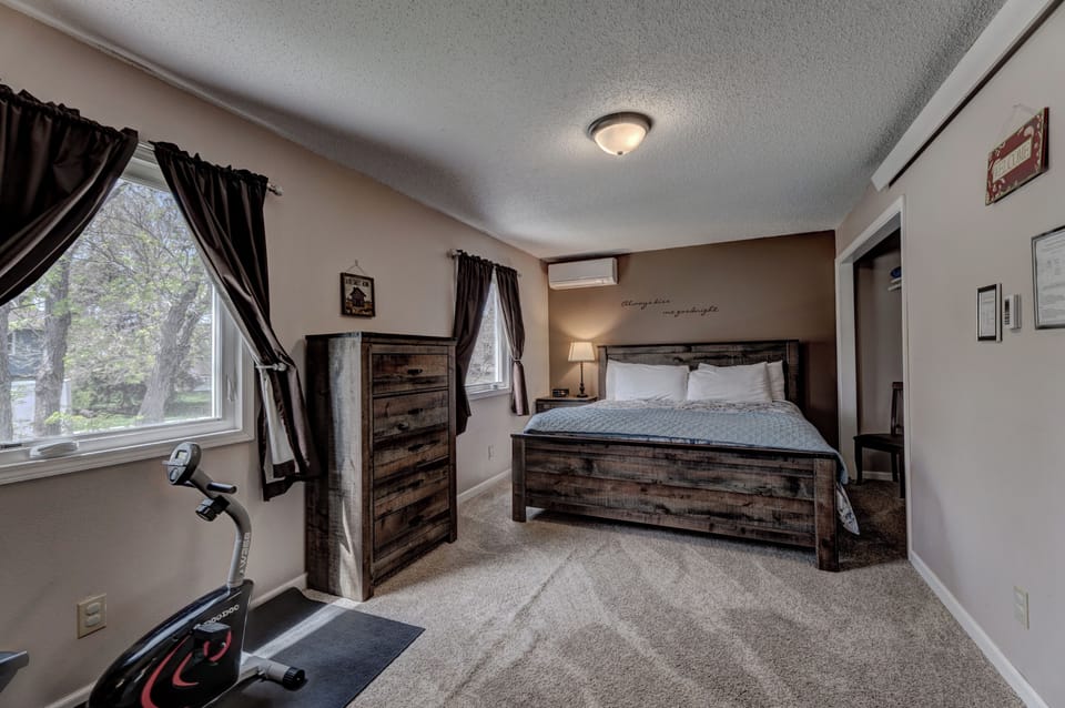 Master bedroom with King bed