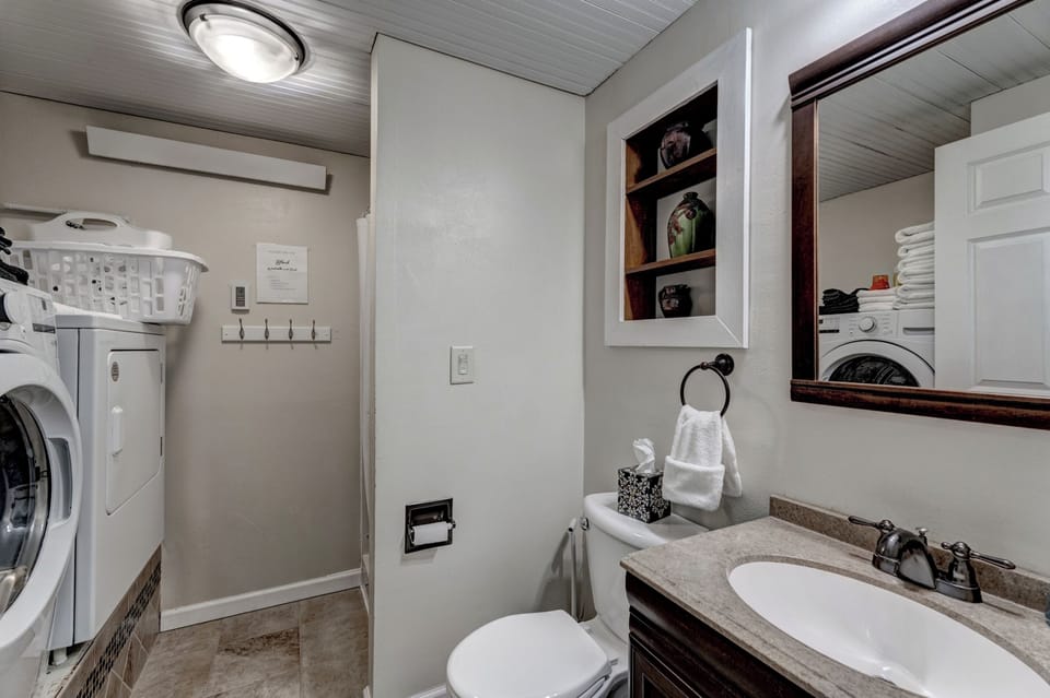 Lower level full bathroom & laundry room