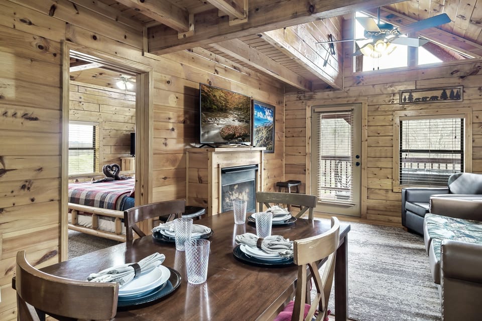 Hideaway Hangout is a beautiful log cabin. Gas fireplace, 55" TV in living room