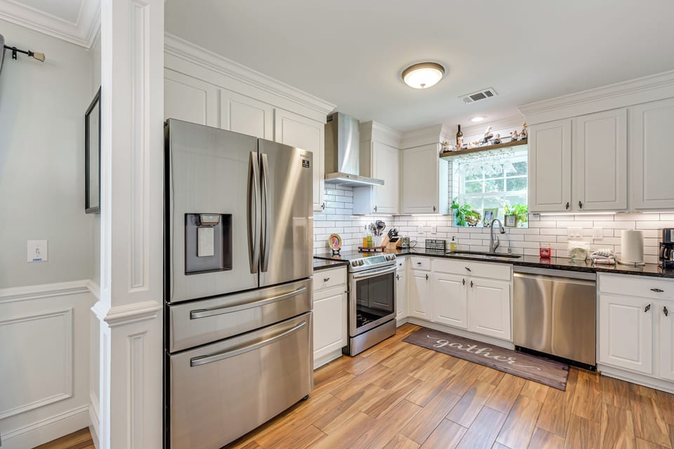 Kitchen | Fully Equipped | Keurig Coffee Maker | Toaster | Cooking Basics