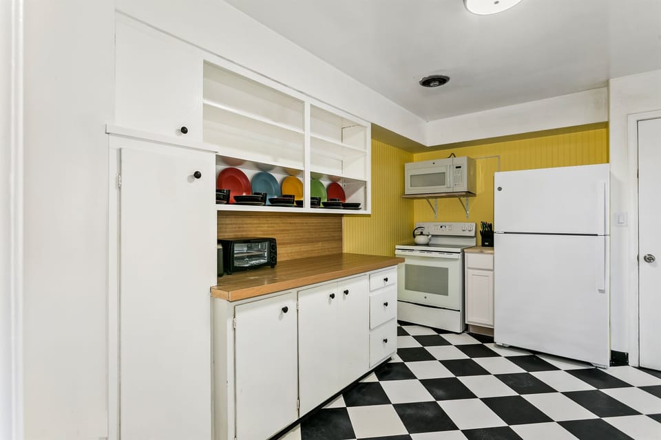 Lots of storage in the kitchen