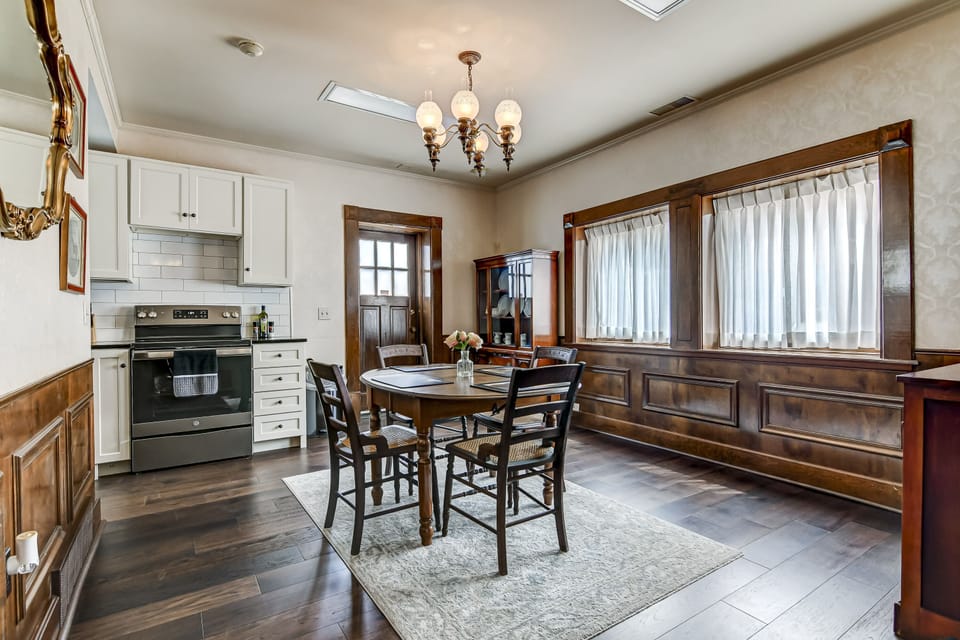 The Bressmer Carriage House - Kitchen