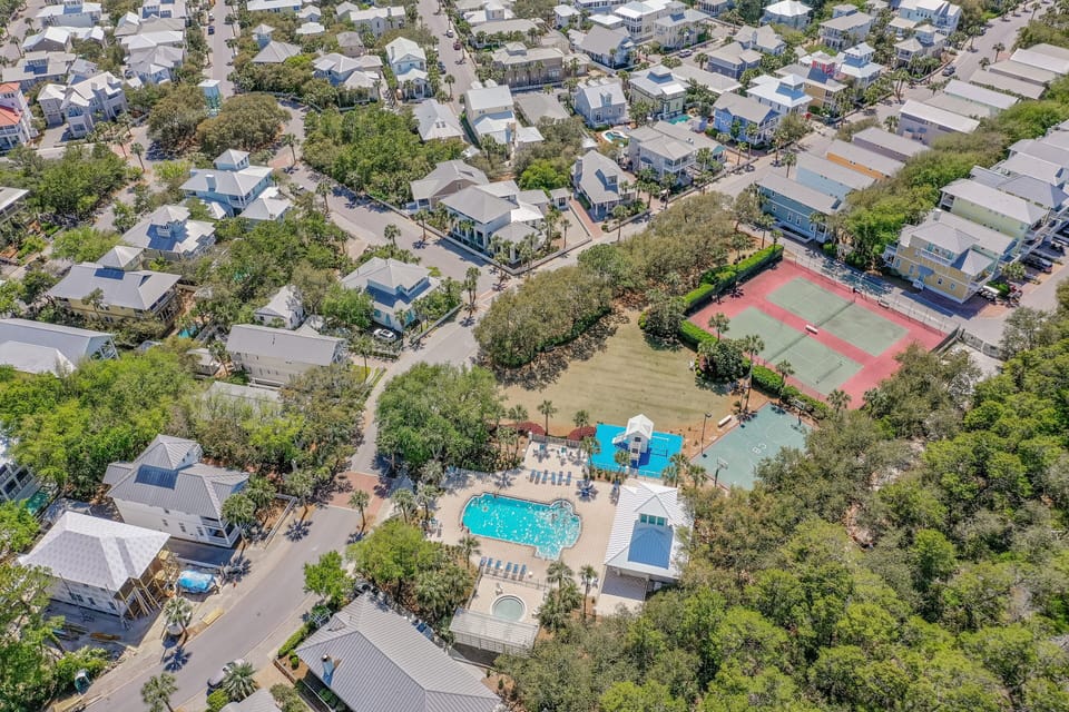 Near Bellview Park and Pool