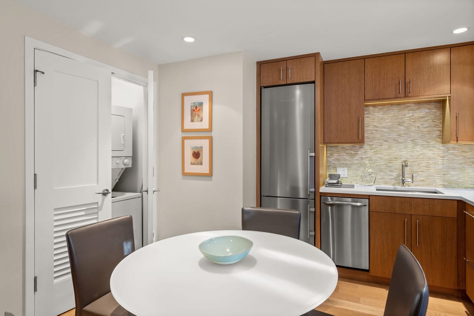 Studio | Private kitchen | Fridge, oven, coffee/tea maker, toaster