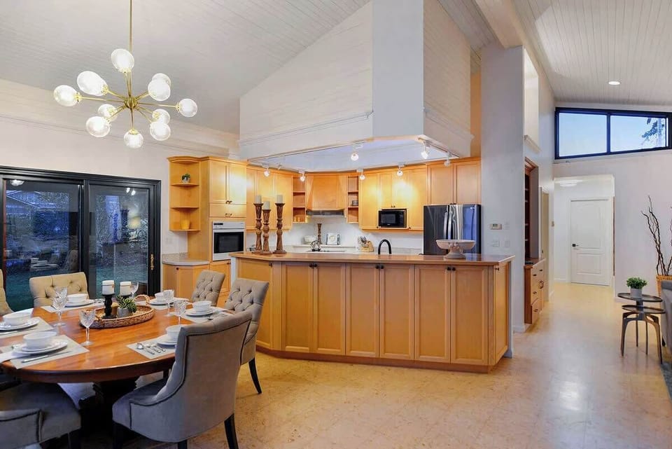 Open plan living with spectacular views on the main level.