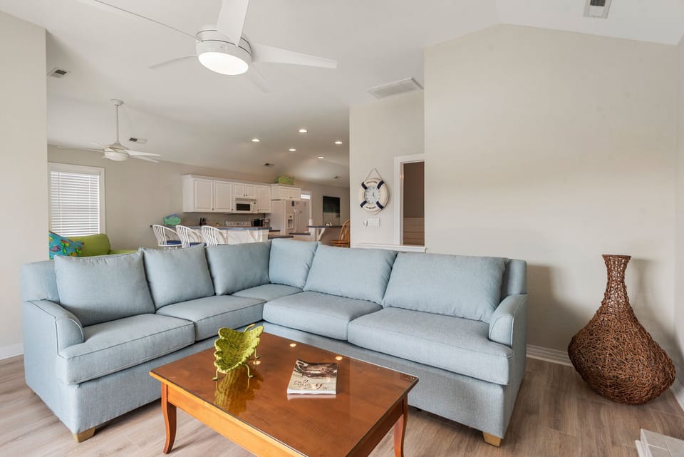 JR9108: Sisters Ugly | Top Level Living Area