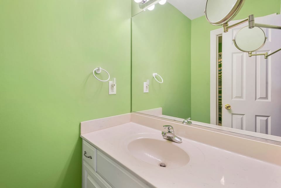 JR9108: Sisters Ugly | Top Level Bedroom 5 Private Bath